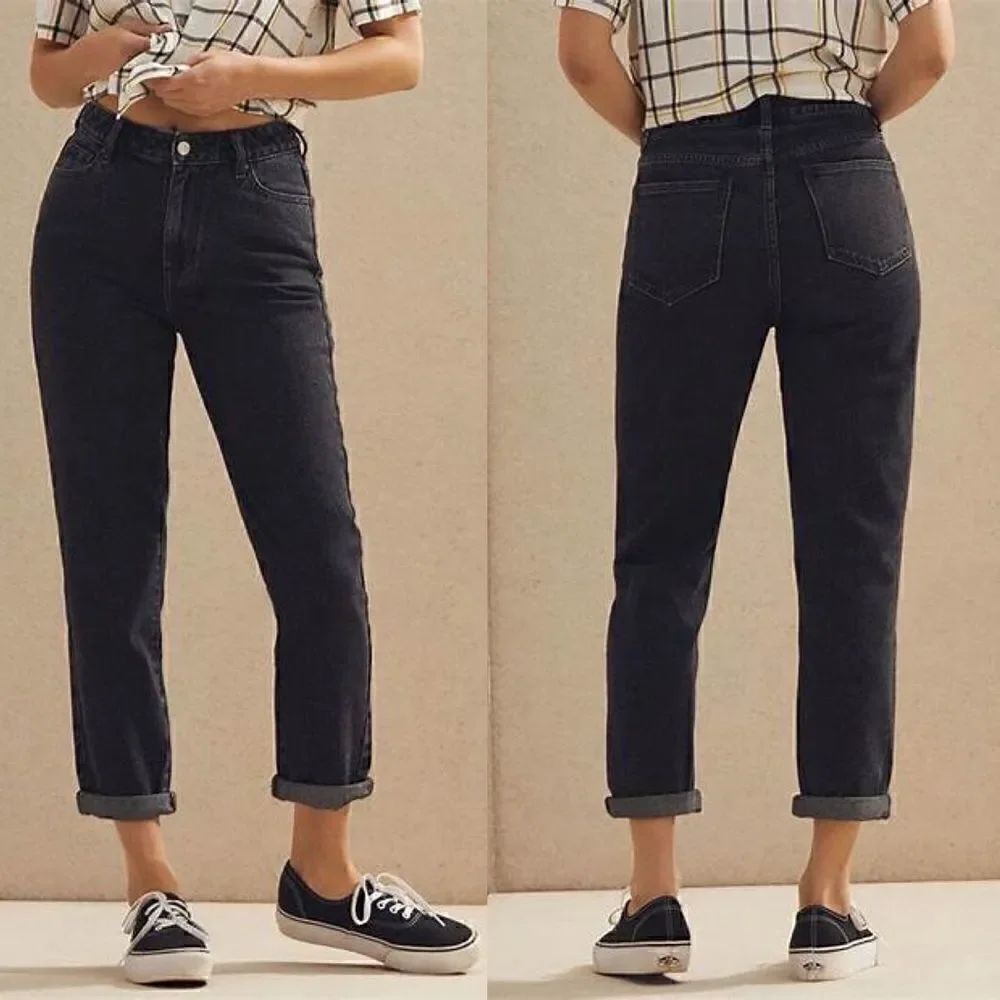 Pacsun- Women’s Soft black High Rise Mom Jeans, Size 28